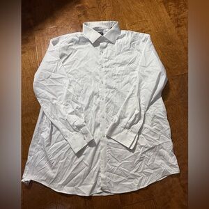 Van Heusen Crisp White Dress Shirt 17 1/2 32/33